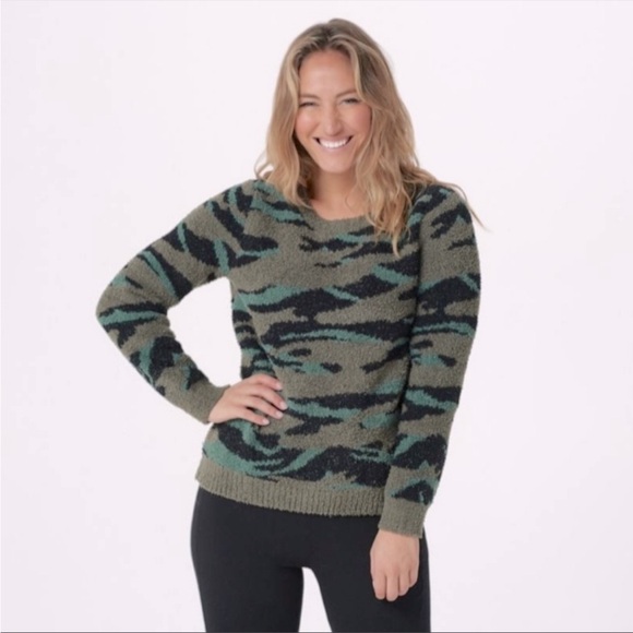 Barefoot Dreams Tops - Barefoot Dreams CozyChic Camo Seaside Crewneck Pullover Size Small